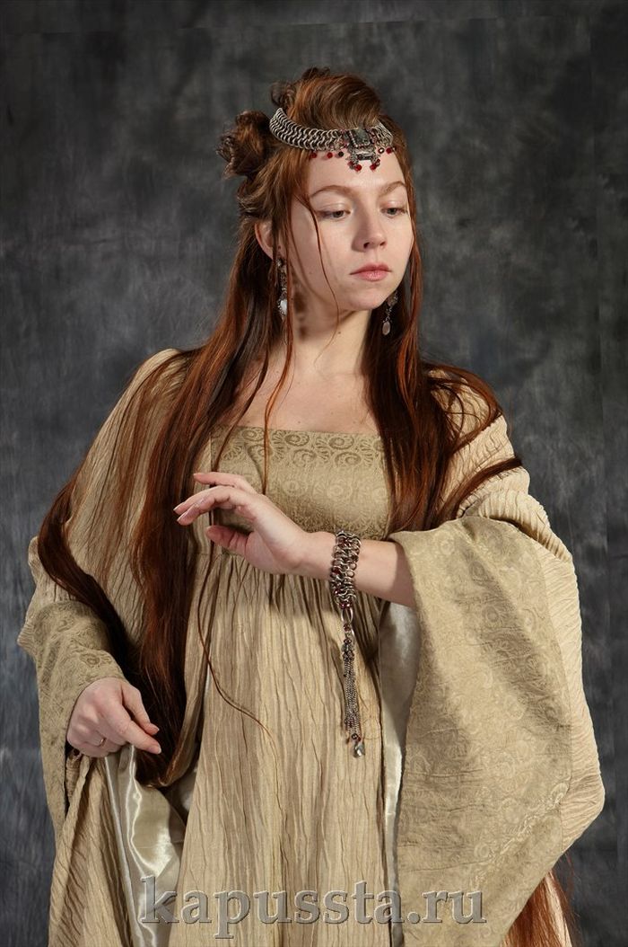 Платье эпохи викингов с украшениями